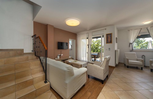 Kostrena House | In the resort of Kostrena, is located this beautiful holiday house with panoramic views on the sea.
