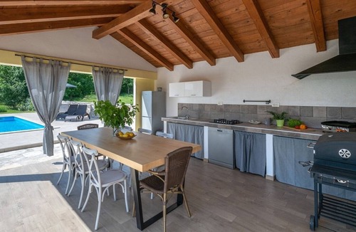 Makovci Villa | In the village Vigini and it is one of the two houses in the whole village