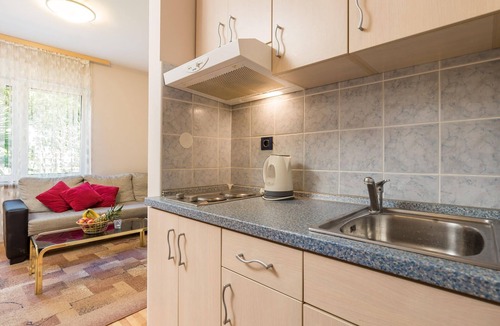 Icici Apartment | Inviting holiday apartment with sea views for an unforgettable holiday.