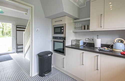 South Cerney House | Isis Lakes 99, Milford Lodge (P) - Lakeside Lodge, On-Site Activities, Sleeps 6