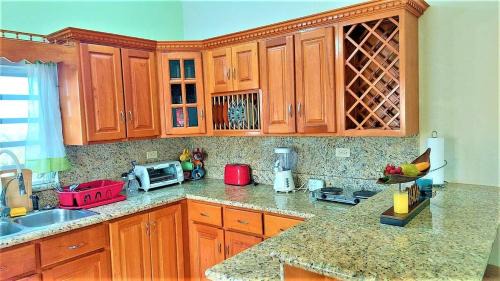 George Hill Apartment | Island Paradise Apartments