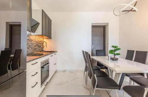 Marusici Apartment | Ivana Black & White Apartments - Marusici