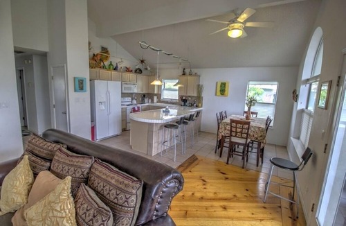 South Padre Island Condo | Join Us at Our Bahama Beach Lodge - 2nd story private duplex