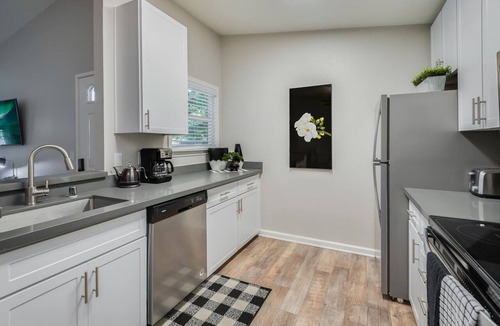 Loomis Apartment | King Bed Cozy Master Suite, Long Stays are Welcome