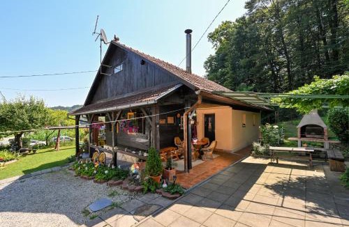 Sveti Kriz House | Kuća Viola, traditional wooden house in Tuhelj