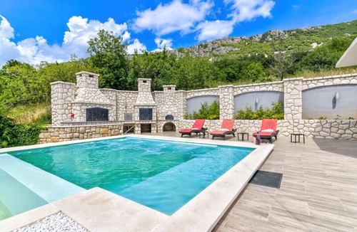 Bribir Villa | large stately villa with wellness and heated infinity pool