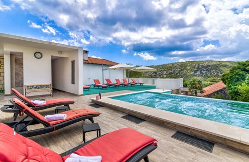 Bribir Villa | large stately villa with wellness and heated infinity pool