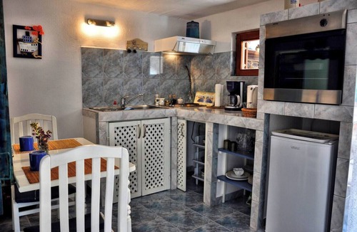 Grohote Apartment | Lavender - Pool, Jacuzzi - Tvrdic Honey Farm