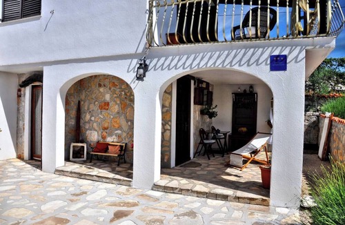Grohote Apartment | Lavender - Pool, Jacuzzi - Tvrdic Honey Farm