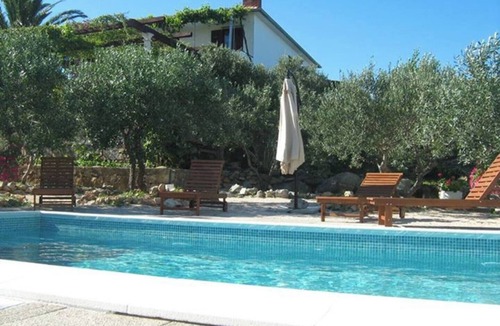 Grohote Apartment | Lavender - Pool, Jacuzzi - Tvrdic Honey Farm