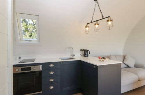 Newent Cabin | Leadon View Oak rural Upleadon