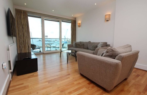 Poole Apartment | Les Bateaux - Views of Poole Quay from Balcony
