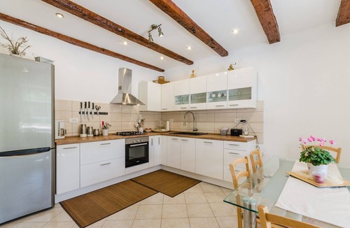 Drivenik House | Light-filled finca with nearby alpaca ranch, private pool, barbecue area, washing machine