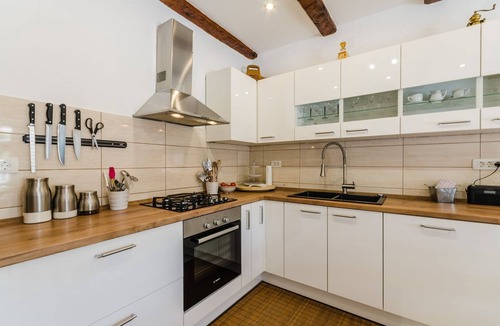 Drivenik House | Light-filled finca with nearby alpaca ranch, private pool, barbecue area, washing machine