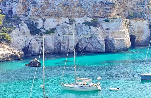 Le Grau-Du-Roi Boat Rental | Location insolite en voilier, navigation, coucher de soleil, et baignades en mer