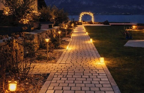Conjux House | Lodge with view of Lake Bourget