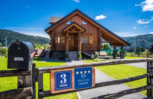 Ravna Gora Cottage | Log Home Mountain Mama - Charming Wooden Cottage with Wellness Amenities