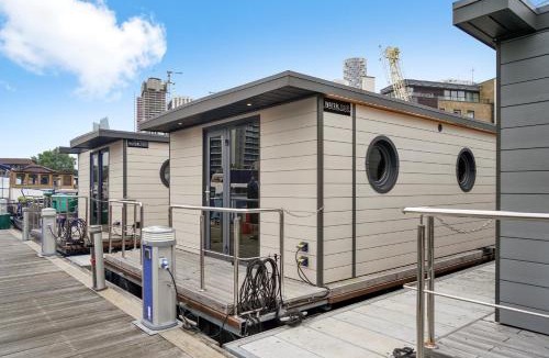 Canary Wharf Boat Rental | London Water Lodge Retreat - Sleeps 6