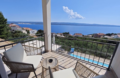 Stanici House | Lovely 3 double bedroom detached house with sea view and heated swimming pool