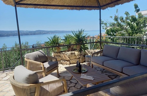 Stanici House | Lovely 3 double bedroom detached house with sea view and heated swimming pool