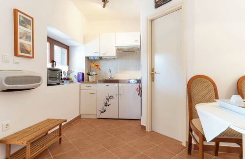 Opatija Apartment | Lovely apartment for 2 guests with A/C, WIFI, TV, terrace and pets allowed
