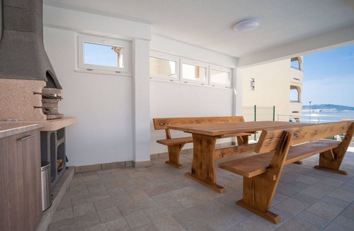 Klenovica Apartment | Lovely apartment for 4 guests with WIFI, pool, A/C, TV and terrace