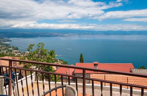 Tulisevica Apartment | Lovely apartment for 4 guests with WIFI, A/C, TV, terrace, pets allowed, panoramic view and park...
