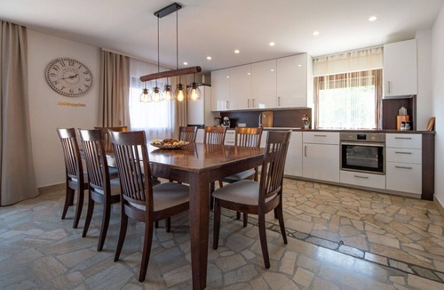 Tulisevica Apartment | Lovely apartment for 6 guests with A/C, pool, WIFI, TV, terrace and pets allowed