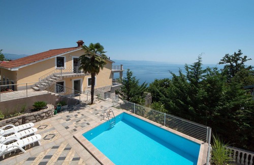 Tulisevica Apartment | Lovely apartment for 6 guests with A/C, pool, WIFI, TV, terrace and pets allowed