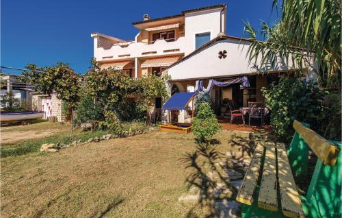 Dinjiska Apartment | Lovely Apartment In Dinjiska With House Sea View
