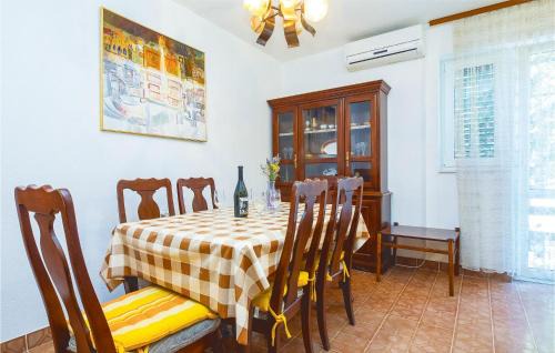 Lokva Rogoznica Apartment | Lovely Apartment In Lokva Rogoznica With Kitchen