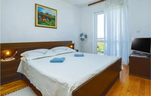 Lokva Rogoznica Apartment | Lovely Apartment In Lokva Rogoznica With Kitchen
