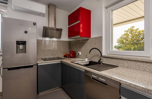 Poljane Apartment | Lovely apartment in Icici with house sea view