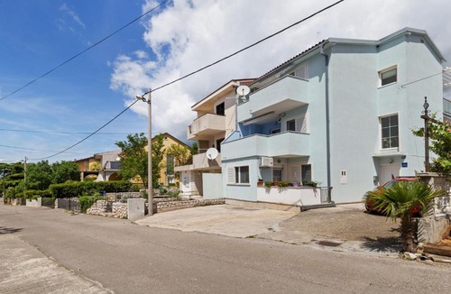Jadranovo Apartment | Lovely Apartment in Jadranovo near Town Center