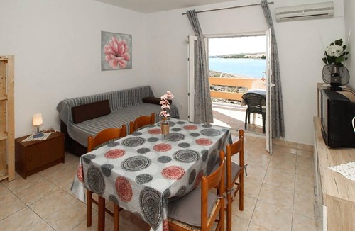 Kustici Apartment | Lovely apartment in Kustici with house sea view