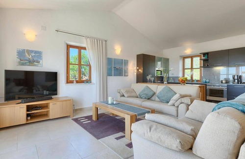 Bibali House | Lovely apartment in villa for 6 people with WIFI, pool, A/C, TV and terrace