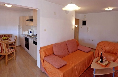 Vinkuran Apartment | Lovely Flat with swimming pool near beach