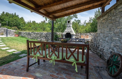 Trgetari House | Lovely home in Burjaki