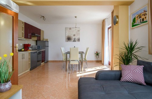 Rebici House | Lovely home in Dobrani