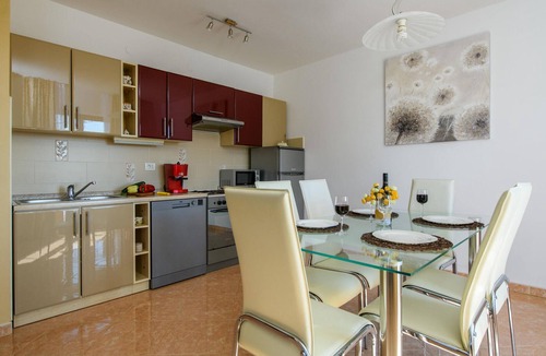 Rebici House | Lovely home in Dobrani