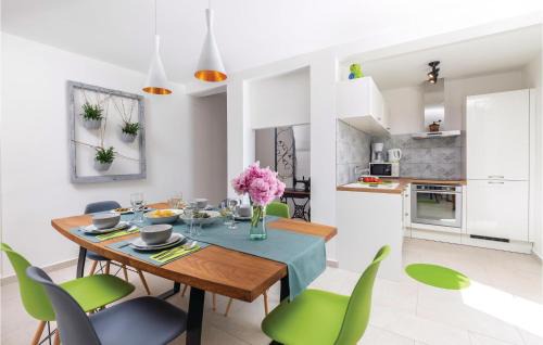 Mali Vareski House | Lovely Home In Duga Uvala