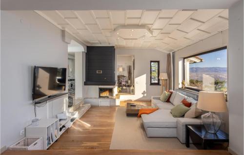 Veprinac House | Lovely Home In Icici With House A Mountain View