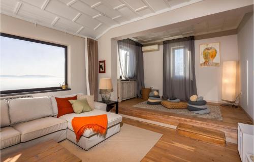 Veprinac House | Lovely Home In Icici With House A Mountain View