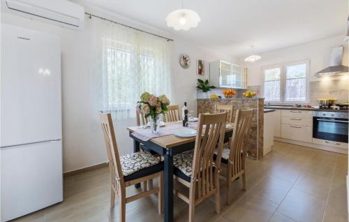 Peruski House | Lovely Home In Krnica