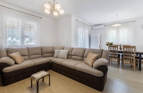 Peruski House | Lovely home in Krnica