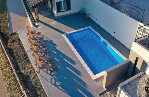 Dolenja Vas House | Lovely home in Lupoglav