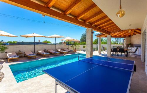 Loborika House | Lovely Home In Marcana