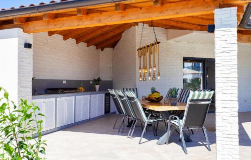 Loborika House | Lovely Home In Marcana
