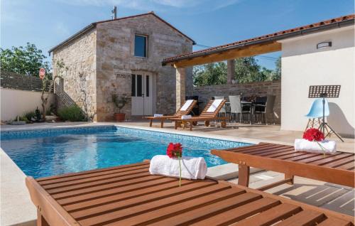 Mali Vareski House | Lovely Home In Peruski