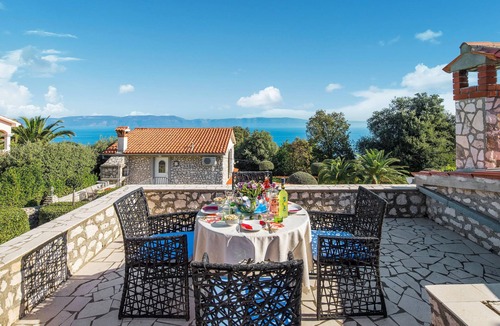 Ravni House | Lovely home in Ravni with WiFi